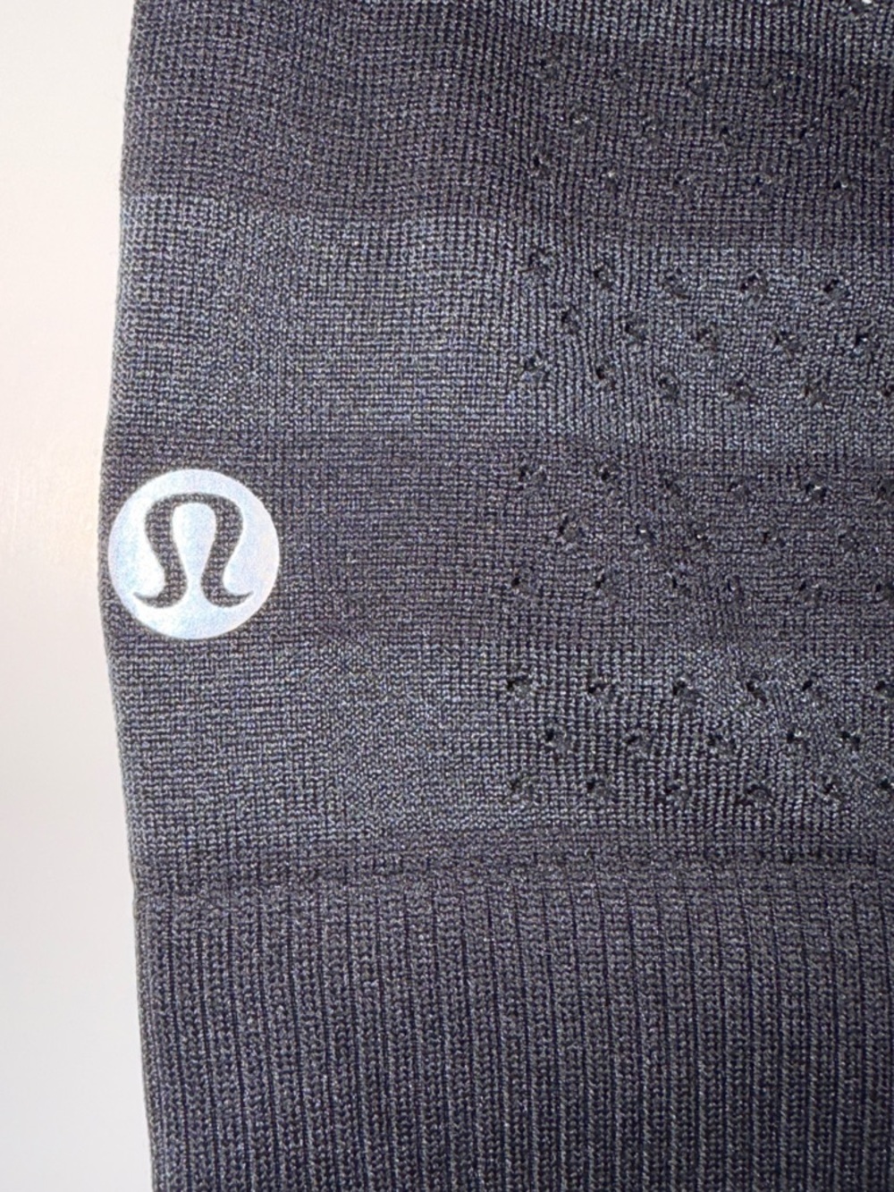 Lululemon Breeze By Long Sleeve *Stripe Black / Deep Coal Fits Like 8 Orig $78 - Picture 7 of 7